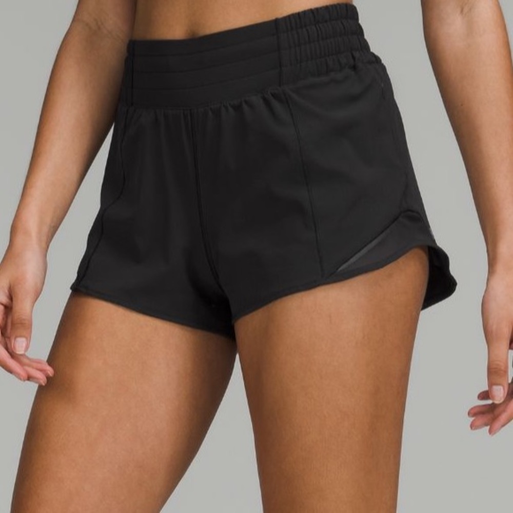 lululemon Hotty Hot shorts in Black 2.5”